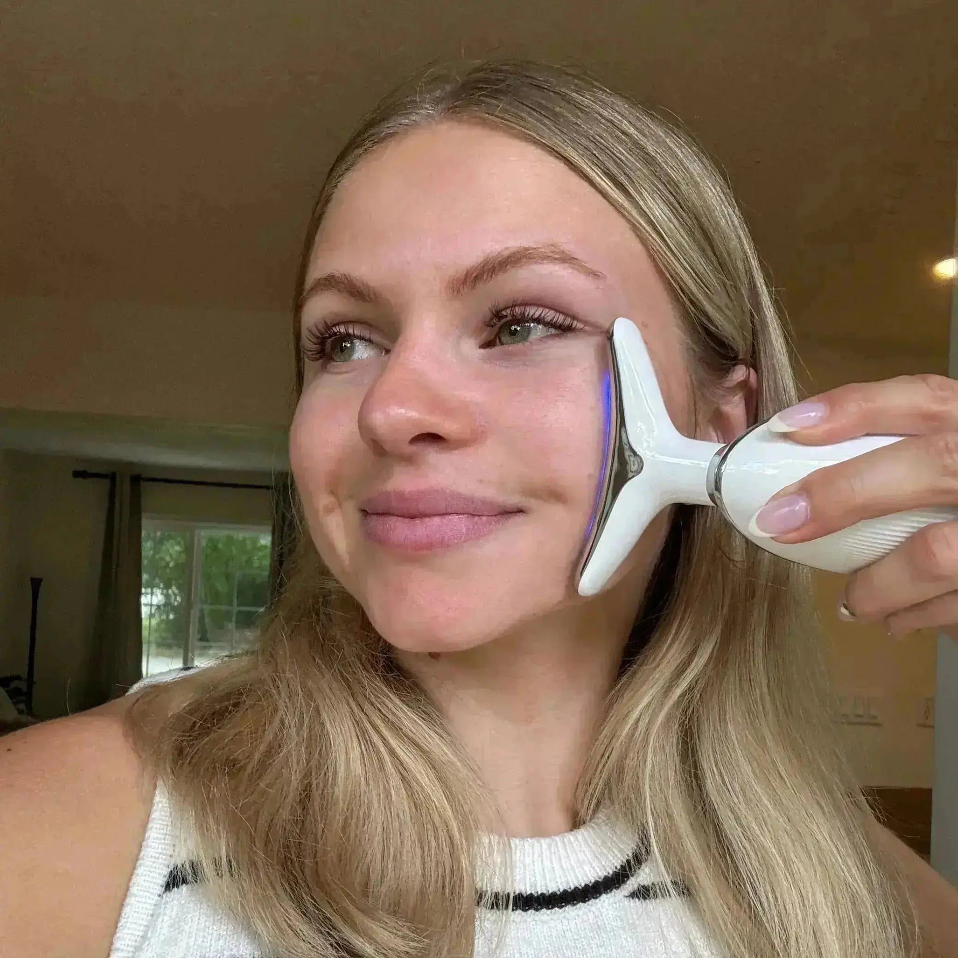 LUMINESCE 7-In-1 LED Facial Sculptor